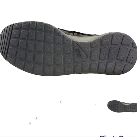 NIKE Women's Roshe One High SneakerBoot - Picture 2 of 6